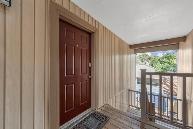 Foto del edificio - 700 Ridgeside Dr