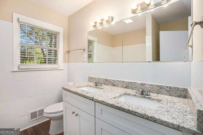 Building Photo - 2112 Royal Fox Way