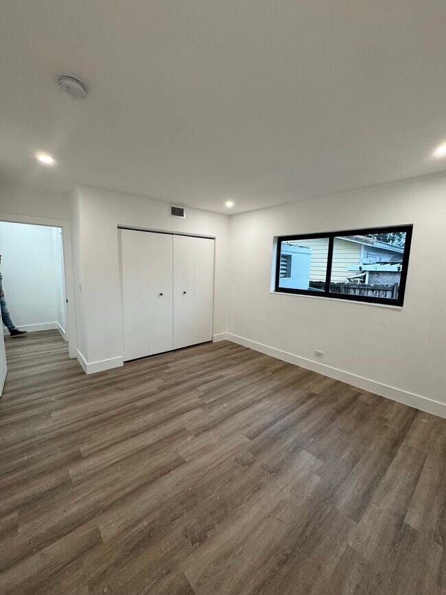 Building Photo - 1201 SW 30th Ct