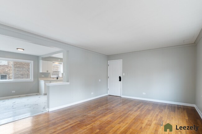 Foto del edificio - 2457 W 69th St