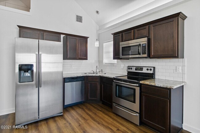 Foto del edificio - 1404 General Mouton Ave