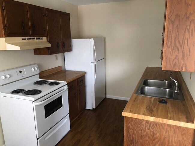 KITCHEN AREA - 6255 W Kilgore Ave