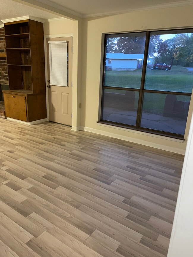 Building Photo - 10 Pebble Brook Dr