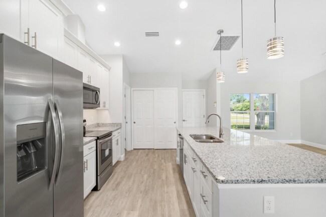 Foto del edificio - 825 Haleybury St NW