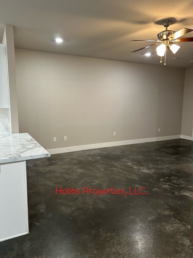 Building Photo - 14 Hidden Oak Dr