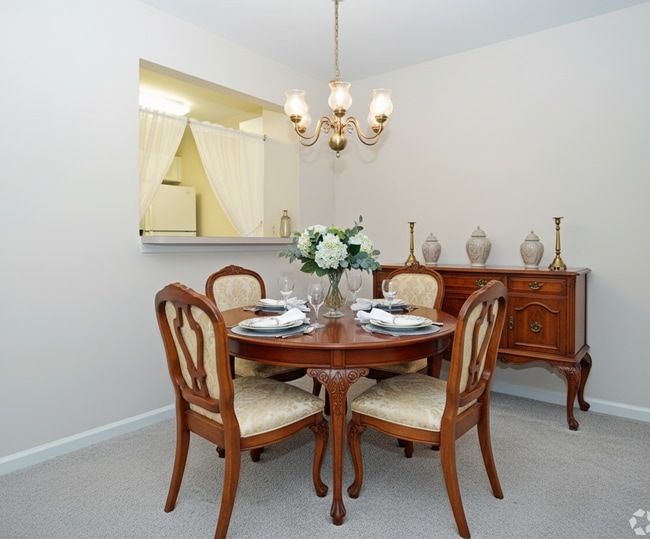 Staged Unit - Dinning Room - The Carriage Club