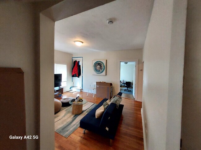 Foto del edificio - 64 Chase Ave