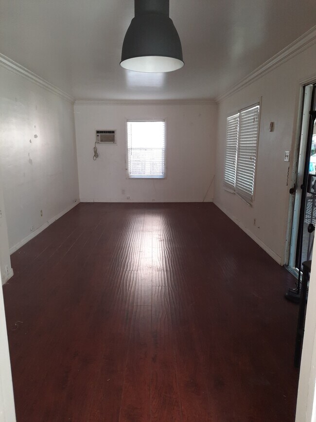 Sala de estar - 4451 Stansbury Ave