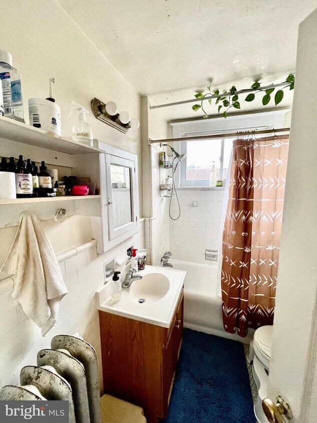 Primary Photo - 3213 N 33rd St