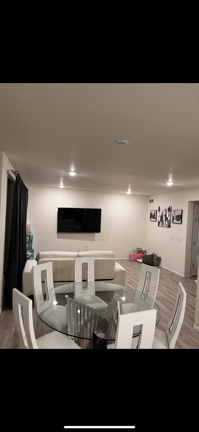 Foto del edificio - 9444 Pitkin St