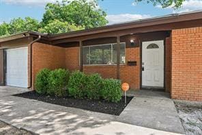 Building Photo - 2504 Duringer Rd