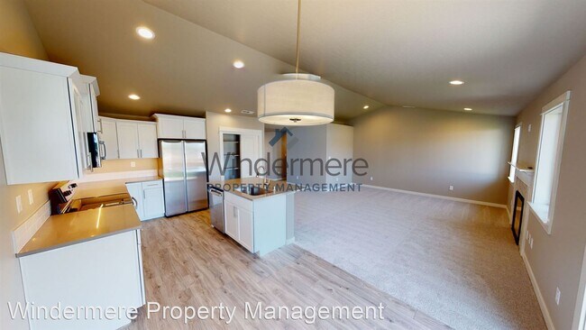 Building Photo - 3 br, 2 bath House - 1493 Theresa Ave