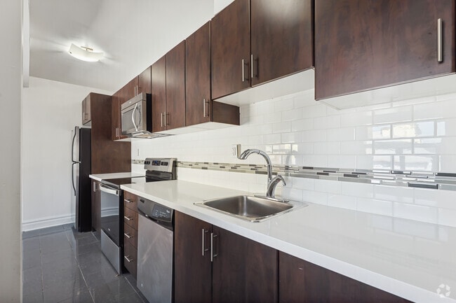 1BR, 1BA - 491SF - Kitchen - 1660 Bathurst Street