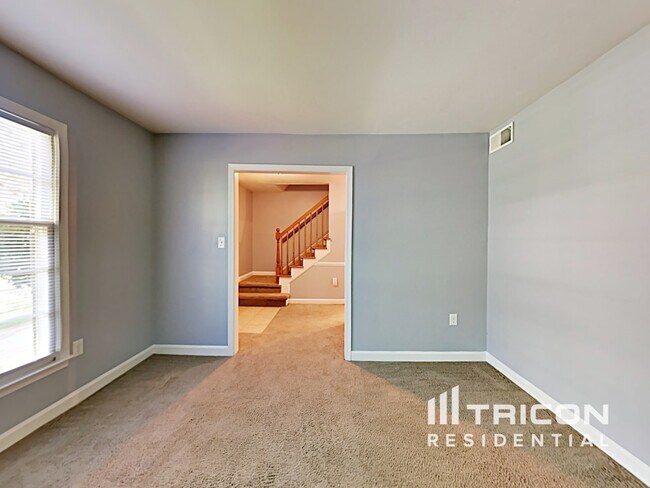 Foto del edificio - 6520 Farmingdale Dr