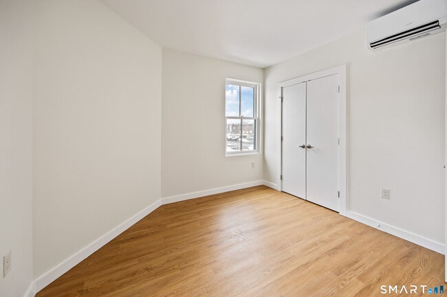 Building Photo - 1355 Main St