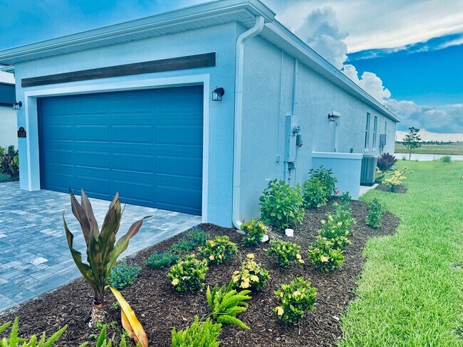 Building Photo - 4 Bedroom 2.5 Bath located in Farallon Fie...