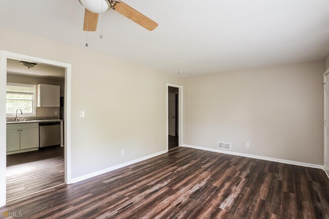 Foto del edificio - 6061 Pine View Terrace