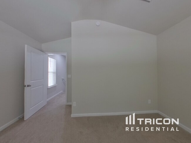 Foto del edificio - 213 Spring Knoll Dr