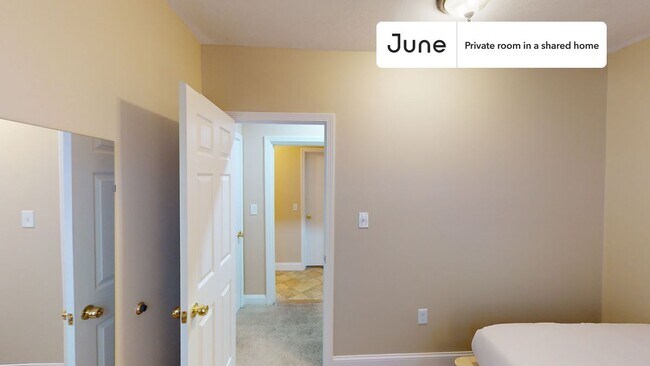 Foto del edificio - Room in Shared 3 bed/1 bath home