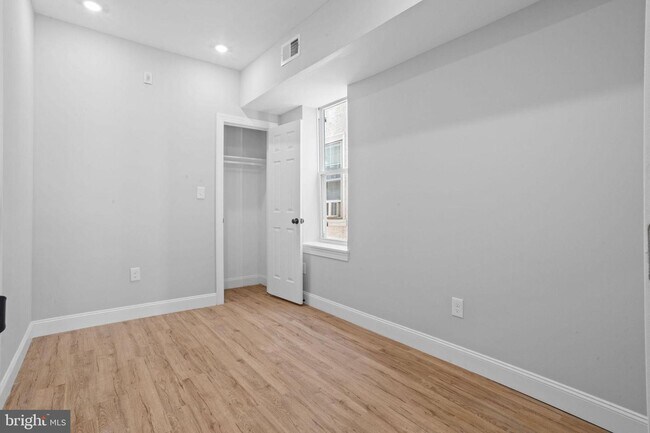 Foto del edificio - 2932 W Oxford St