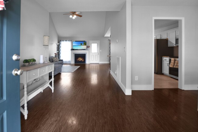 Foto del edificio - Three Bedroom with Bonus!
