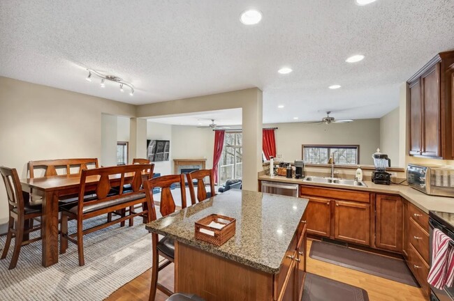 Building Photo - 5021 Dunkirk Pl N