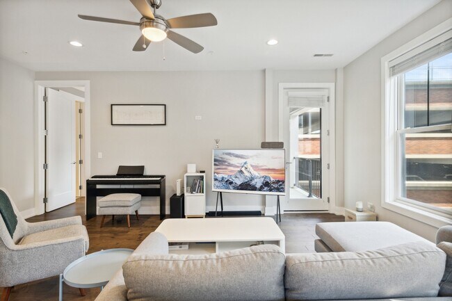 Foto del edificio - 940 Maple Ave