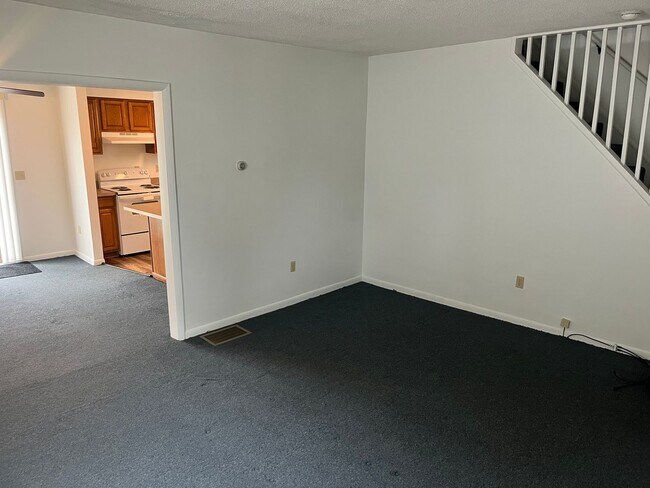 Foto del edificio - 223 N Webster St