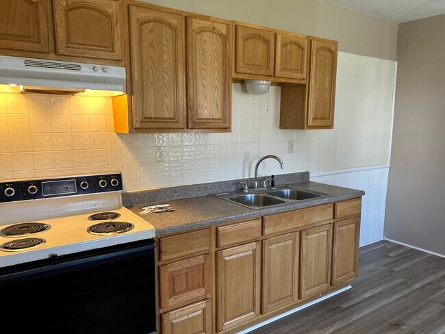 Building Photo - Stunning Home Located in Northeastern School District