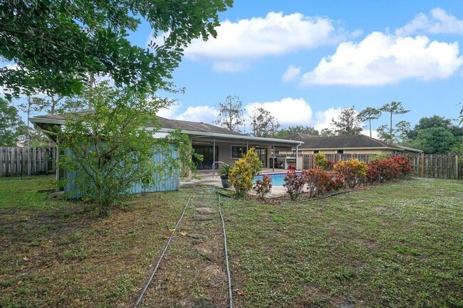 Building Photo - 527 Indigo Ave