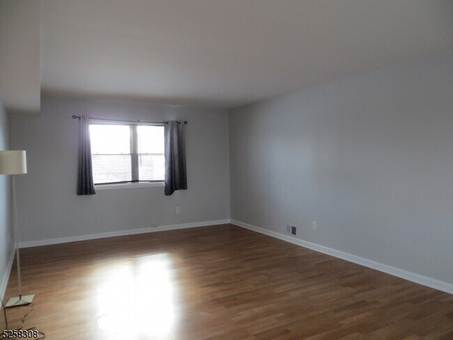 Foto del edificio - 18 Edgewood Pl