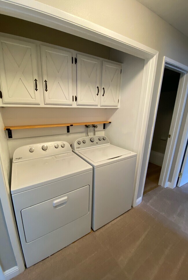 Inside Laundry - 1544 Bailey Rd