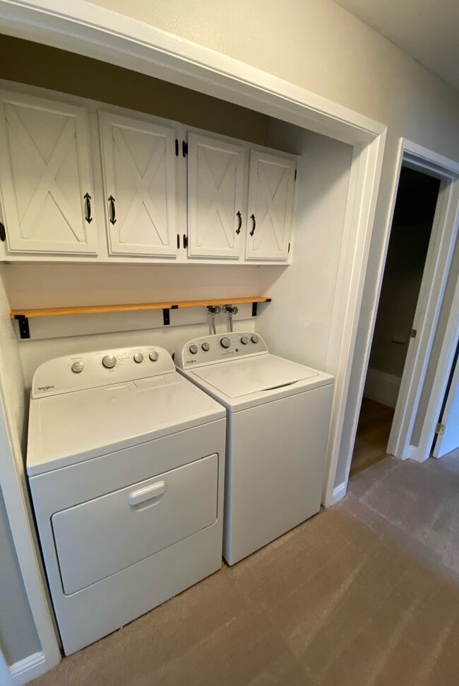 Inside Laundry - 1544 Bailey Rd