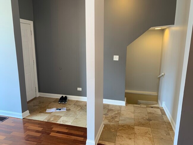 Building Photo - 6237 S Langley Ave