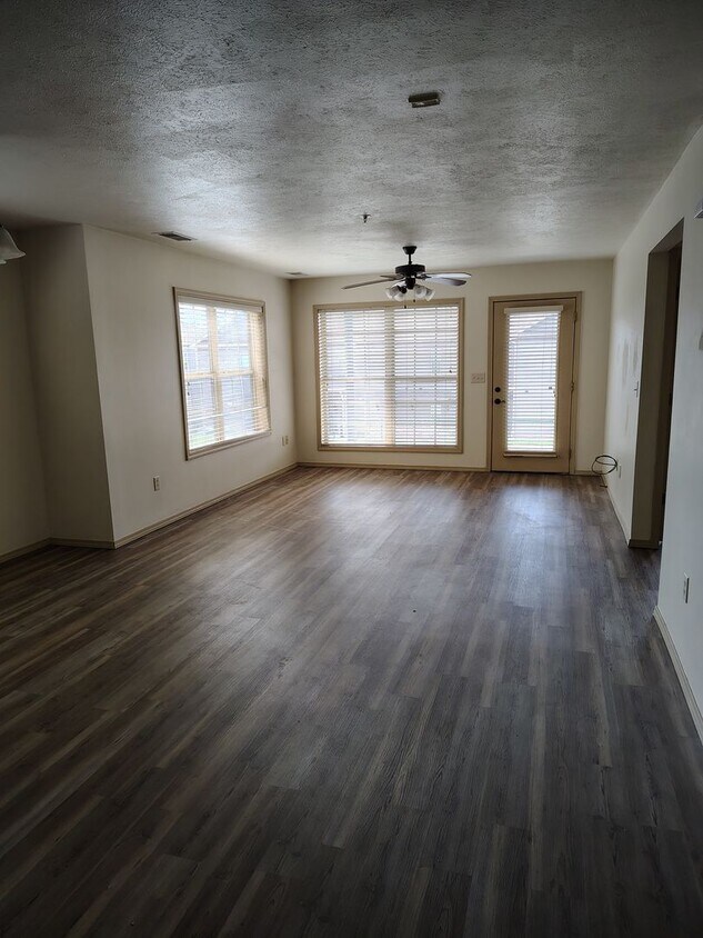 Foto principal - Condo for rent