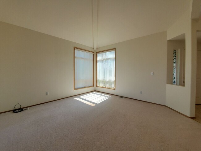 Foto del edificio - 4-Bedroom, 2.5-Bath located in Horn Rapids...