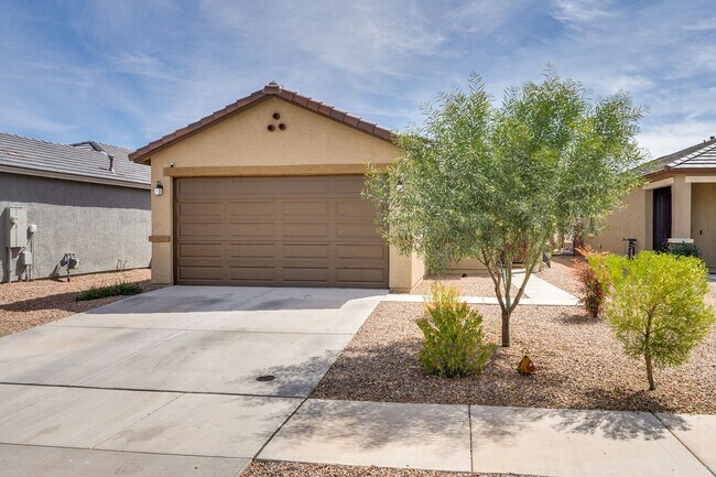 Building Photo - 3 Bedroom 2 Bathroom with Den/Office