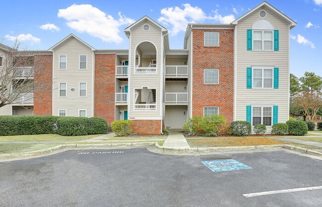 Building Photo - Cape Cottages Modern top floor unit with s...