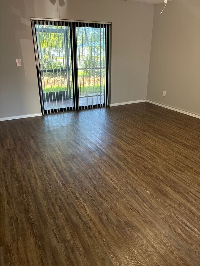 Building Photo - Country View Garden Homes