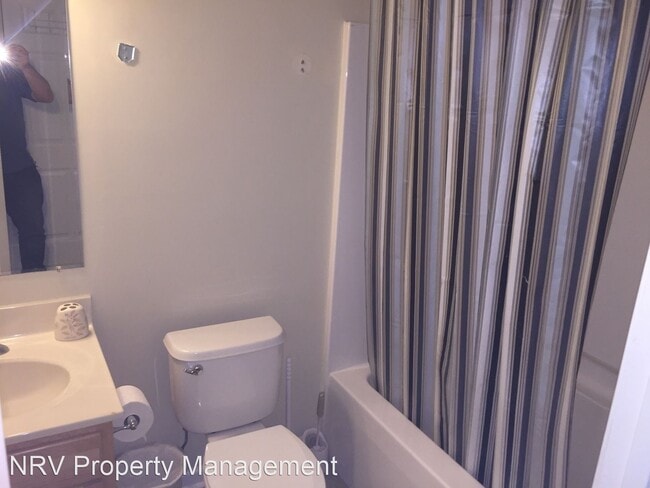 Building Photo - 1 br, 1 bath House - 3020 E Shire Circle