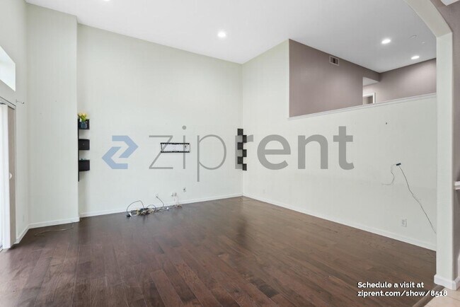 Building Photo - Unit