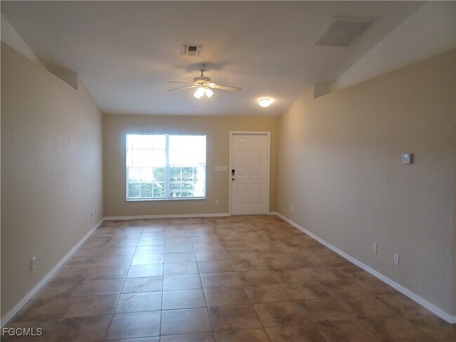 Foto del edificio - 1519 Nelson Rd N