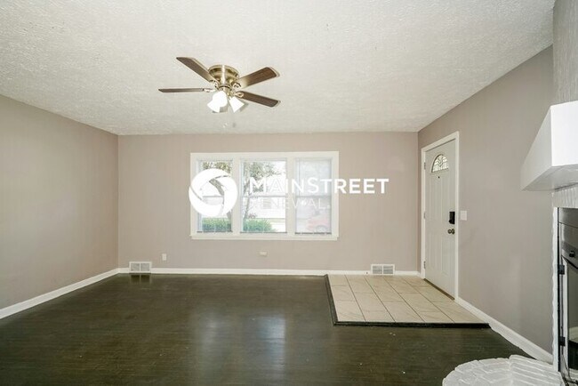 Foto del edificio - 3 Bedroom Pet-Friendly Home in PLAINFIELD, IN with Main Street Renewal