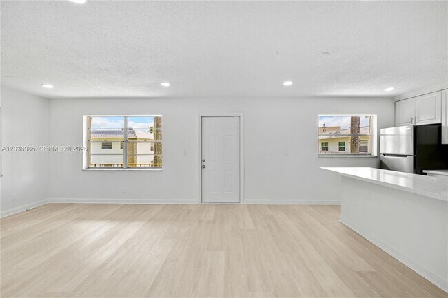 Building Photo - 6211 SW 37th St
