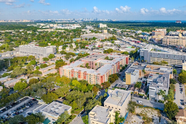 Building Photo - Valencia South Miami
