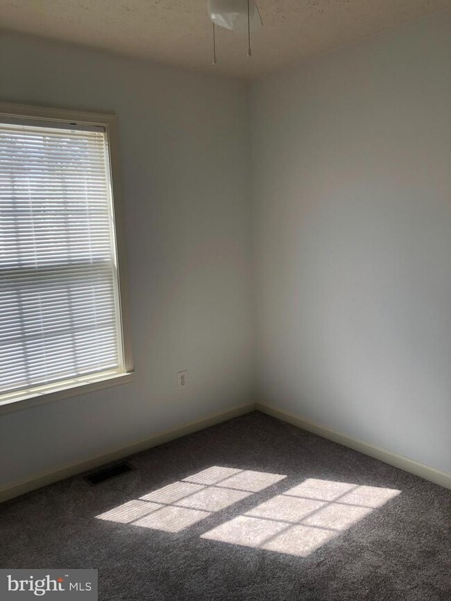 Building Photo - 9911 W Midland Way