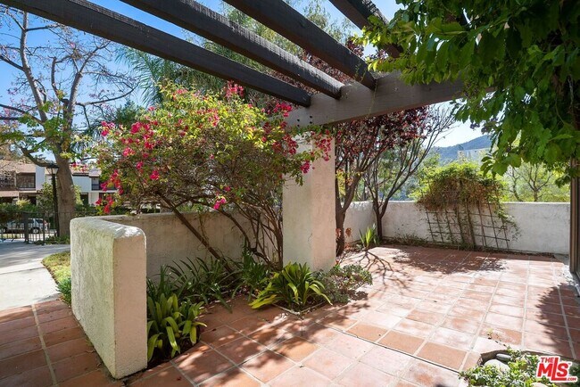 Foto del edificio - 1547 Palisades Dr