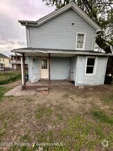 Building Photo - 704 Hazle St