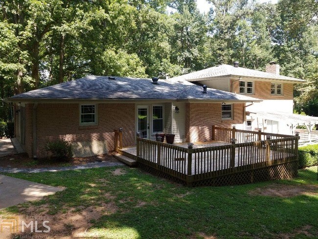 Building Photo - 2855 Emerald Dr