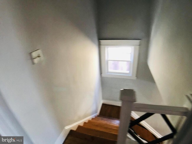 Foto del edificio - 313 E 33rd St